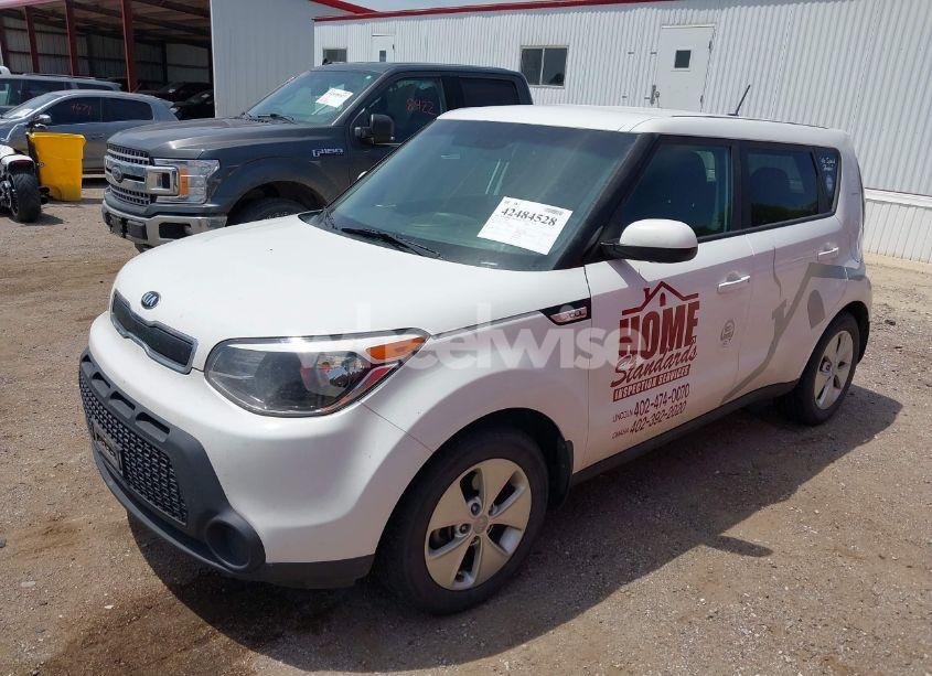 Photo 2 of 2016 Kia Soul (VIN KNDJN2A29G7283274)
