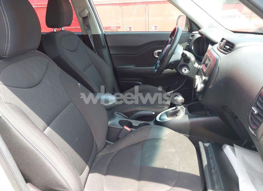 Photo 5 of 2016 Kia Soul (VIN KNDJN2A29G7283274)
