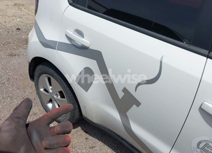 Photo 6 of 2016 Kia Soul (VIN KNDJN2A29G7283274)