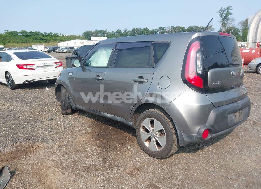 Photo 3 of 2016 Kia Soul (VIN KNDJN2A29G7316922)