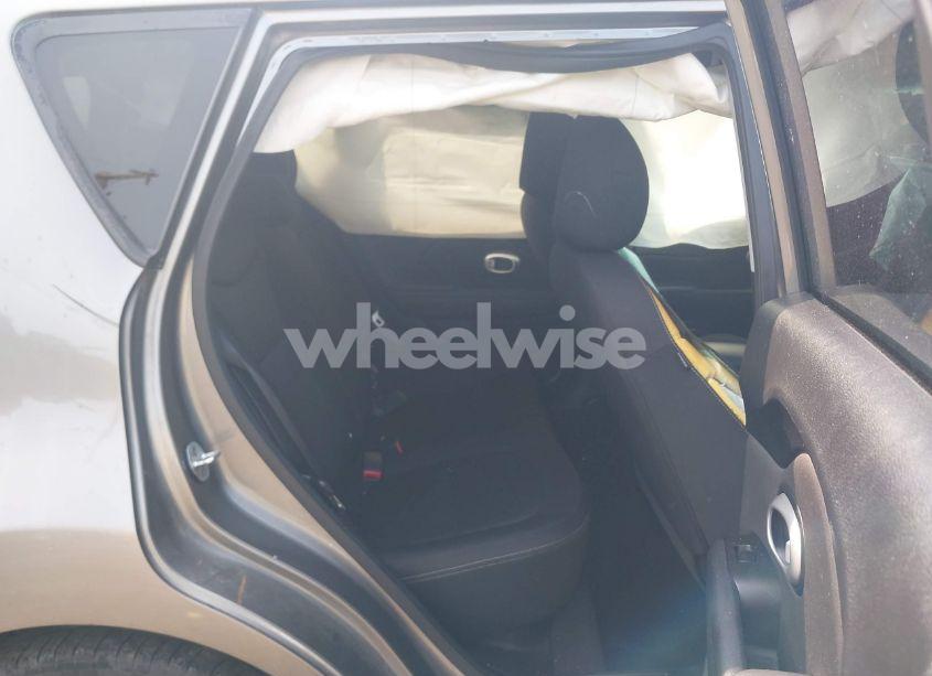 Photo 8 of 2016 Kia Soul (VIN KNDJN2A29G7316922)