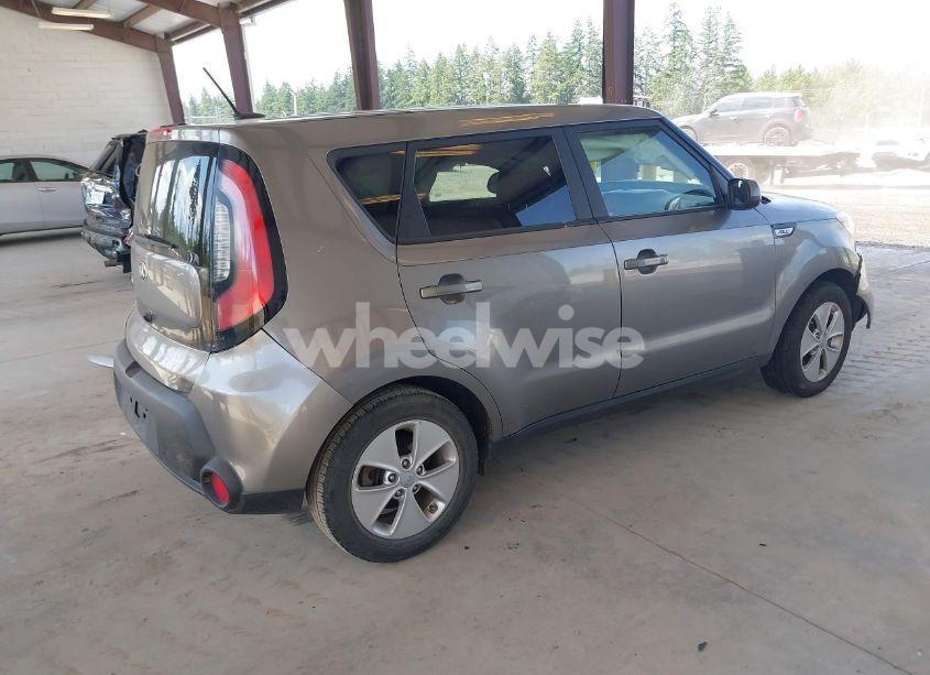 Photo 4 of 2016 Kia Soul (VIN KNDJN2A29G7328620)