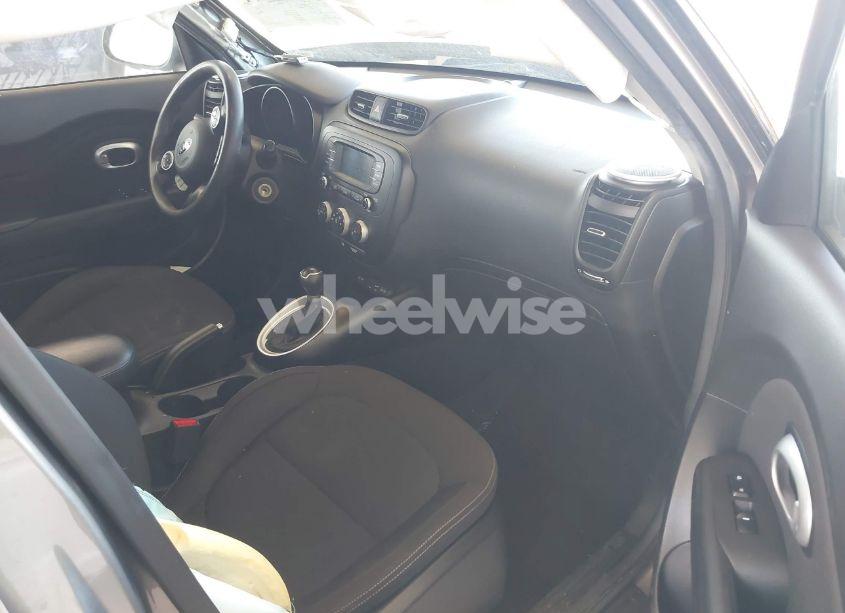 Photo 5 of 2016 Kia Soul (VIN KNDJN2A29G7328620)