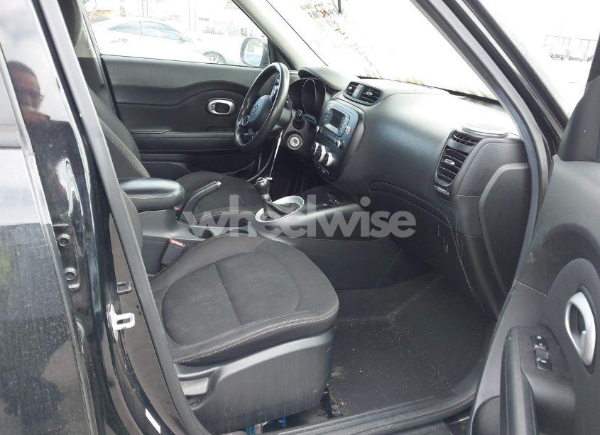 Photo 5 of 2016 Kia Soul (VIN KNDJN2A29G7387537)
