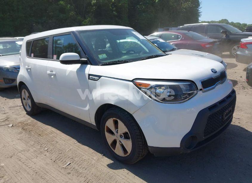 2016 Kia Soul (VIN KNDJN2A29G7402537) main photo