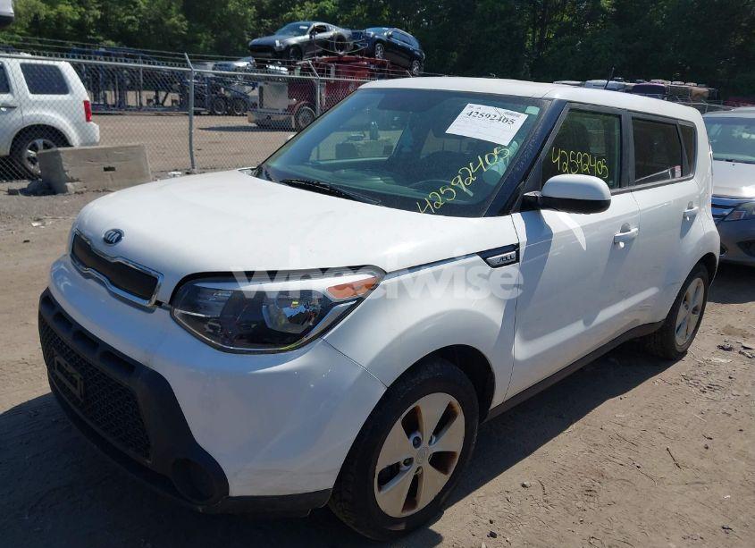 Photo 2 of 2016 Kia Soul (VIN KNDJN2A29G7402537)