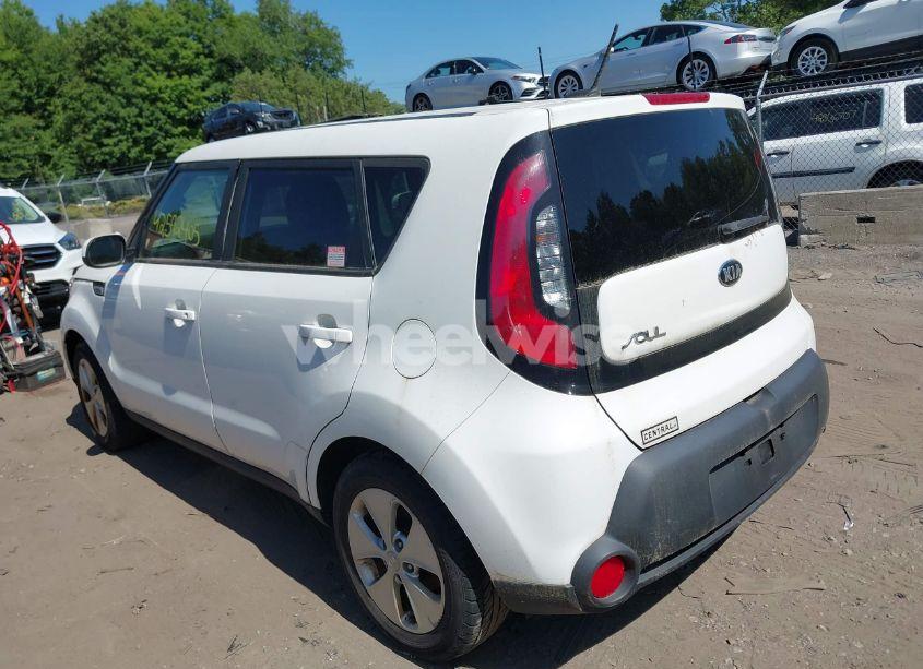 Photo 3 of 2016 Kia Soul (VIN KNDJN2A29G7402537)