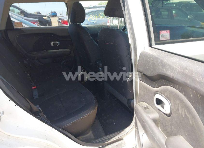 Photo 8 of 2016 Kia Soul (VIN KNDJN2A29G7402537)