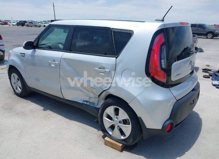 Photo 3 of 2016 Kia Soul (VIN KNDJN2A29G7851698)