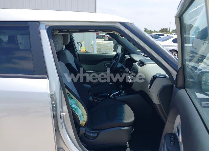 Photo 5 of 2016 Kia Soul (VIN KNDJN2A29G7851698)