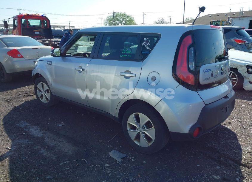 Photo 3 of 2016 Kia Soul (VIN KNDJN2A29G7852026)