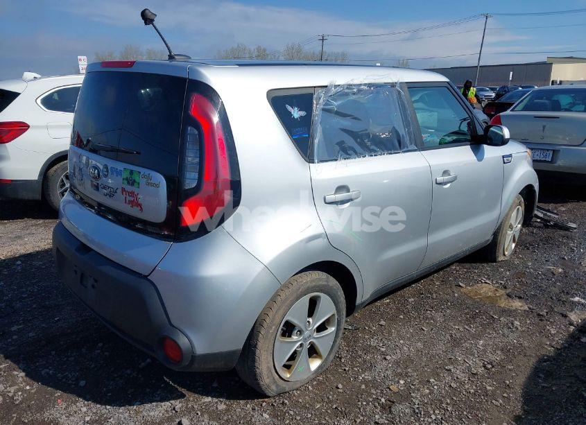 Photo 4 of 2016 Kia Soul (VIN KNDJN2A29G7852026)