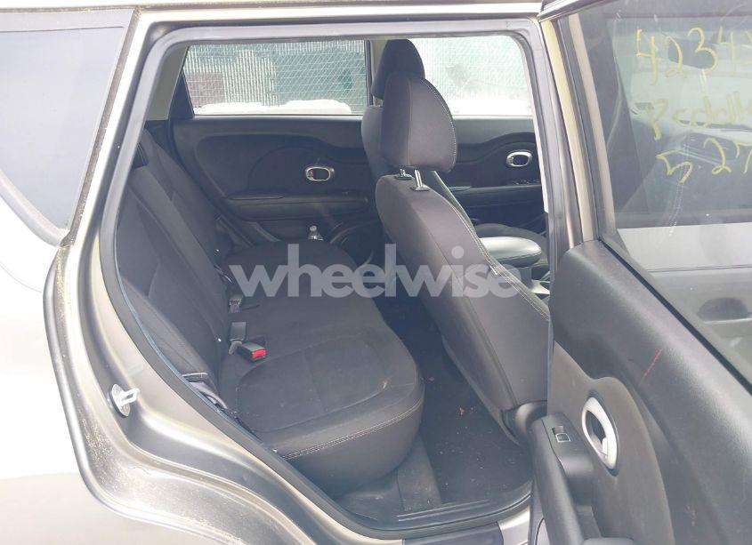 Photo 8 of 2017 Kia Soul (VIN KNDJN2A29H7439010)