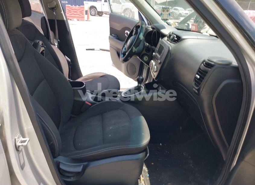 Photo 5 of 2017 Kia Soul (VIN KNDJN2A29H7441792)