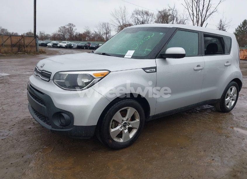 Photo 2 of 2017 Kia Soul (VIN KNDJN2A29H7460200)
