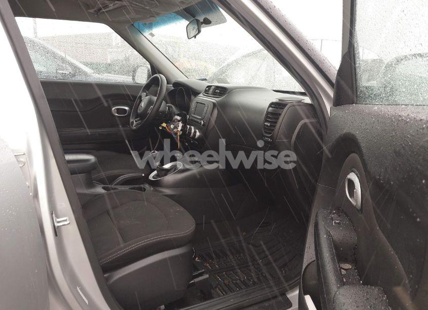 Photo 5 of 2017 Kia Soul (VIN KNDJN2A29H7460200)