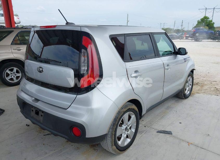 Photo 4 of 2017 Kia Soul (VIN KNDJN2A29H7493925)