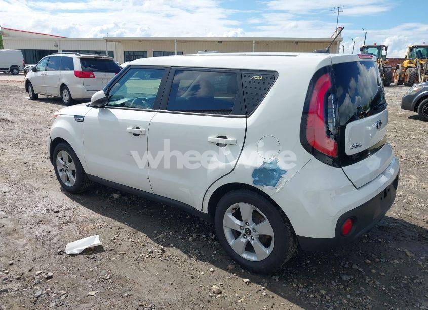 Photo 3 of 2018 Kia Soul (VIN KNDJN2A29J7524208)