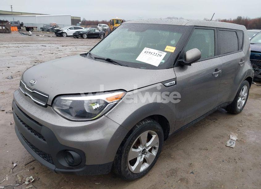 Photo 2 of 2018 Kia Soul (VIN KNDJN2A29J7572730)