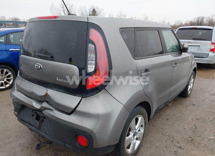 Photo 4 of 2018 Kia Soul (VIN KNDJN2A29J7572730)