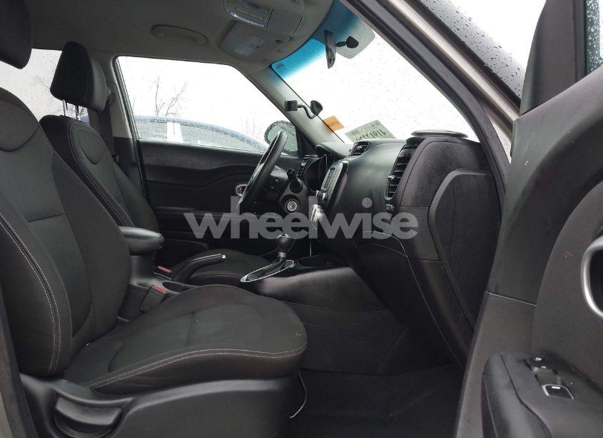 Photo 5 of 2018 Kia Soul (VIN KNDJN2A29J7572730)