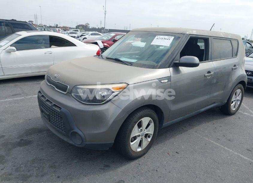 Photo 2 of 2014 Kia Soul (VIN KNDJN2A2XE7098471)