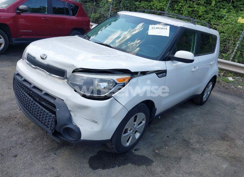 Photo 2 of 2015 Kia Soul (VIN KNDJN2A2XF7128666)