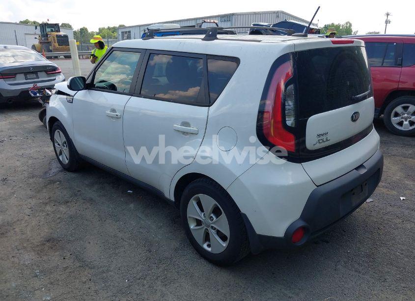 Photo 3 of 2015 Kia Soul (VIN KNDJN2A2XF7128666)
