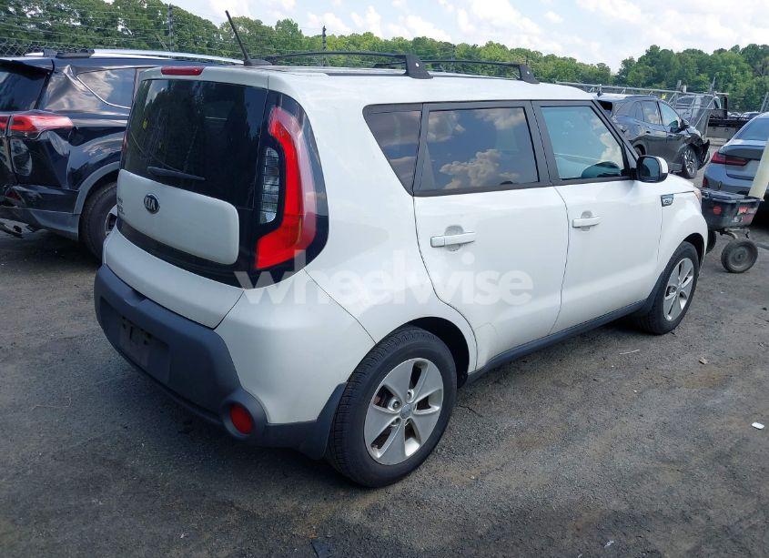 Photo 4 of 2015 Kia Soul (VIN KNDJN2A2XF7128666)