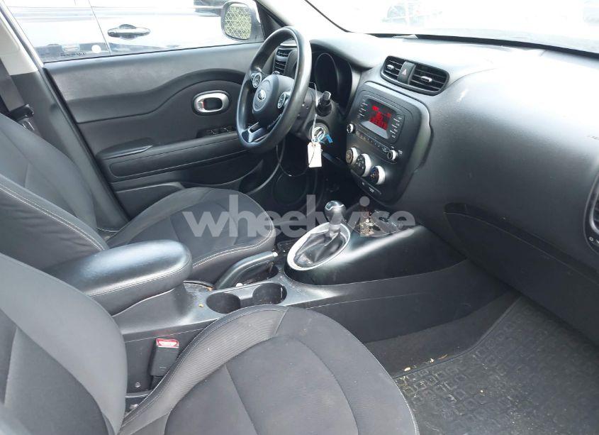 Photo 5 of 2015 Kia Soul (VIN KNDJN2A2XF7128666)