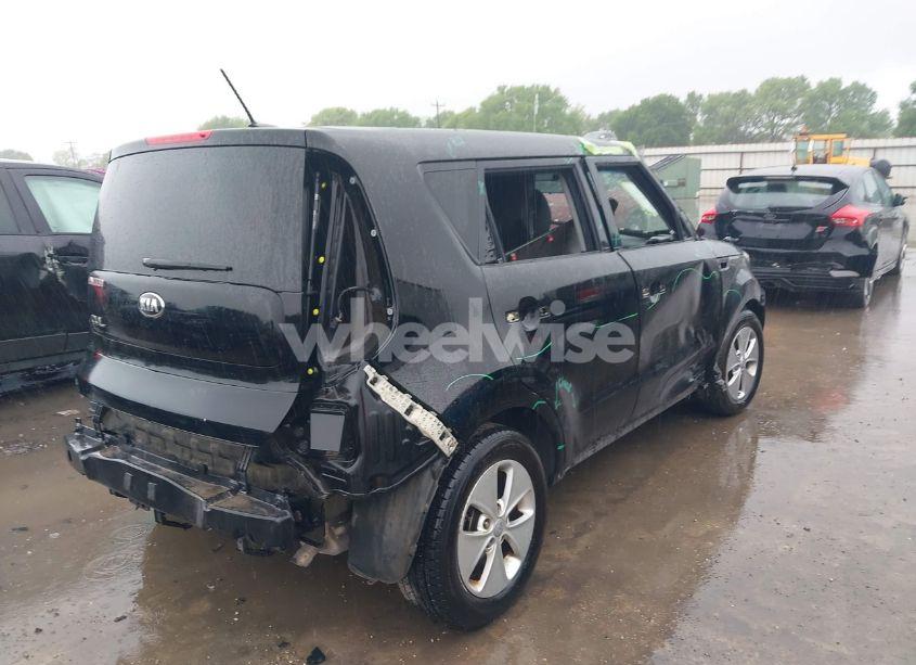 Photo 4 of 2015 Kia Soul (VIN KNDJN2A2XF7136802)