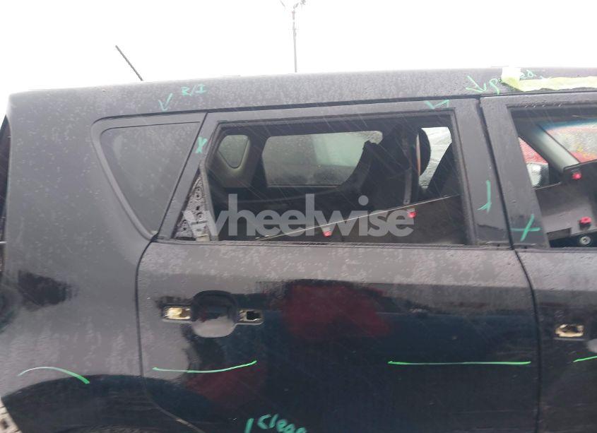 Photo 8 of 2015 Kia Soul (VIN KNDJN2A2XF7136802)