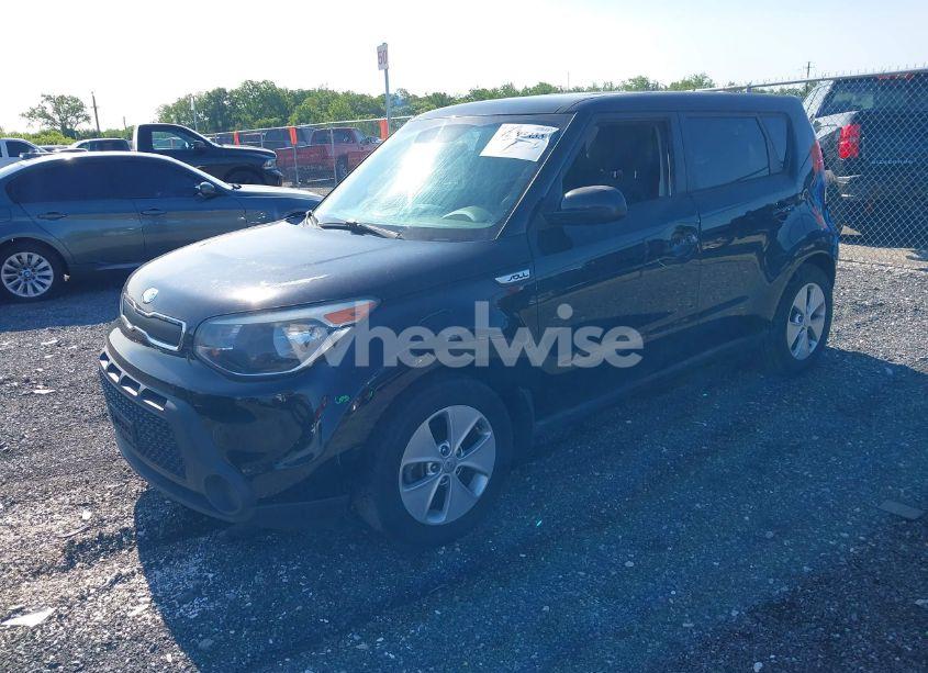 Photo 2 of 2015 Kia Soul (VIN KNDJN2A2XF7170089)