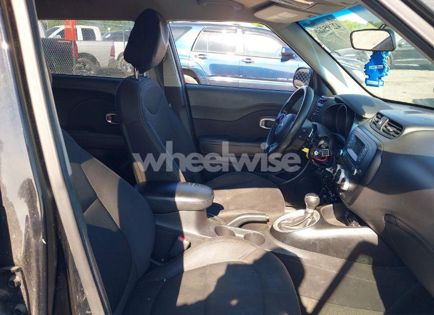 Photo 5 of 2015 Kia Soul (VIN KNDJN2A2XF7170089)