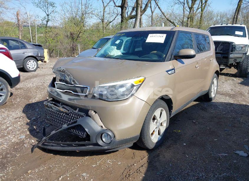 Photo 2 of 2015 Kia Soul (VIN KNDJN2A2XF7216388)
