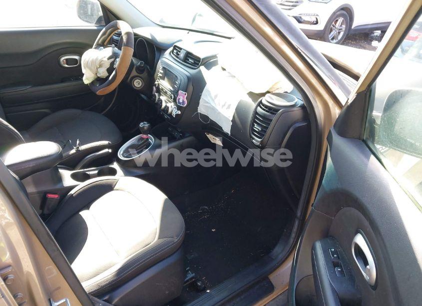 Photo 5 of 2015 Kia Soul (VIN KNDJN2A2XF7216388)
