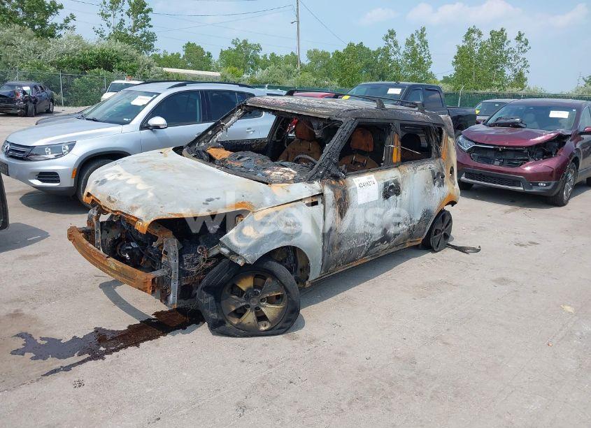 Photo 2 of 2015 Kia Soul (VIN KNDJN2A2XF7220165)