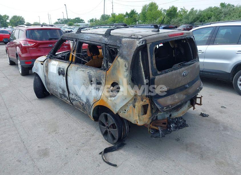 Photo 3 of 2015 Kia Soul (VIN KNDJN2A2XF7220165)