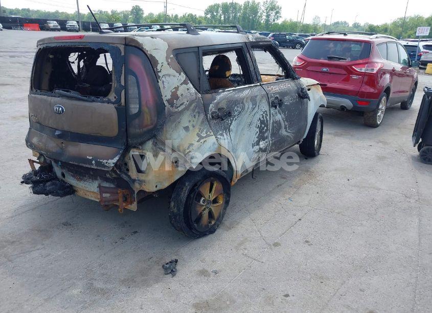 Photo 4 of 2015 Kia Soul (VIN KNDJN2A2XF7220165)