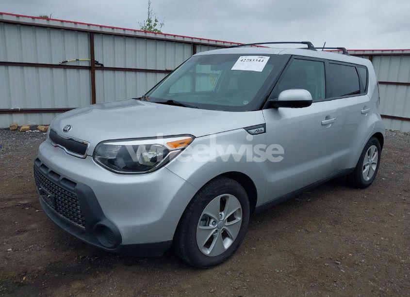 Photo 2 of 2015 Kia Soul (VIN KNDJN2A2XF7809894)