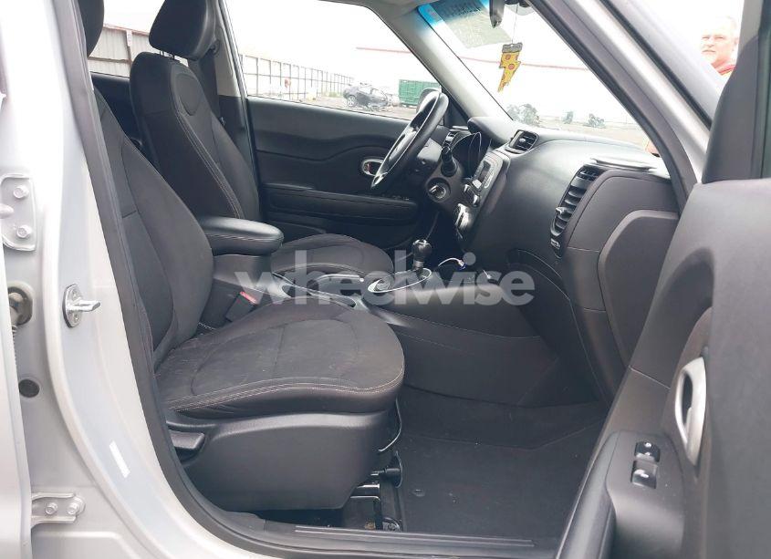 Photo 5 of 2015 Kia Soul (VIN KNDJN2A2XF7809894)