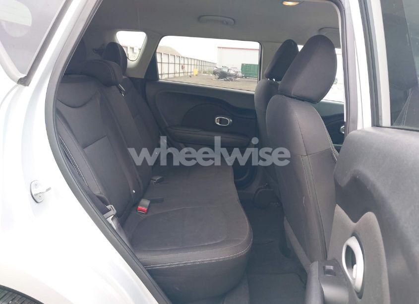 Photo 8 of 2015 Kia Soul (VIN KNDJN2A2XF7809894)