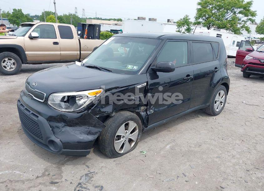 Photo 2 of 2016 Kia Soul (VIN KNDJN2A2XG7370231)