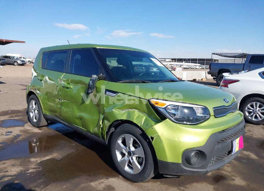 2017 Kia Soul (VIN KNDJN2A2XH7887627) main photo