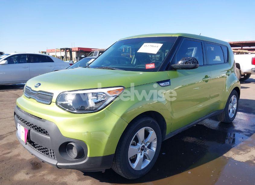 Photo 2 of 2017 Kia Soul (VIN KNDJN2A2XH7887627)