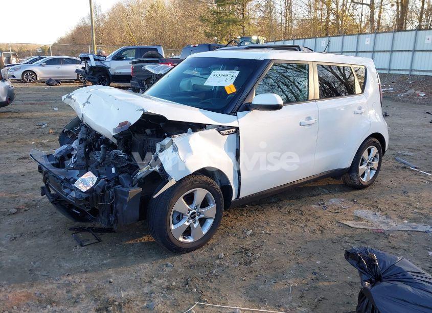 Photo 2 of 2019 Kia Soul (VIN KNDJN2A2XK7685779)