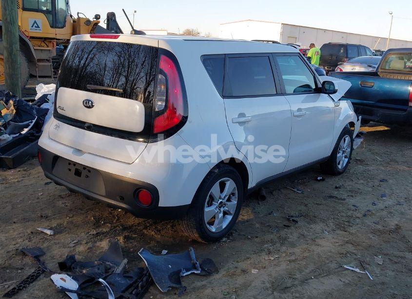 Photo 4 of 2019 Kia Soul (VIN KNDJN2A2XK7685779)