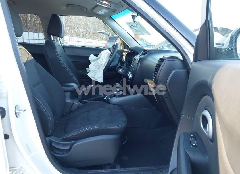 Photo 5 of 2019 Kia Soul (VIN KNDJN2A2XK7685779)