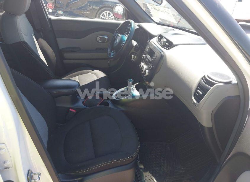 Photo 5 of 2015 Kia Soul + (VIN KNDJP3A50F7190913)