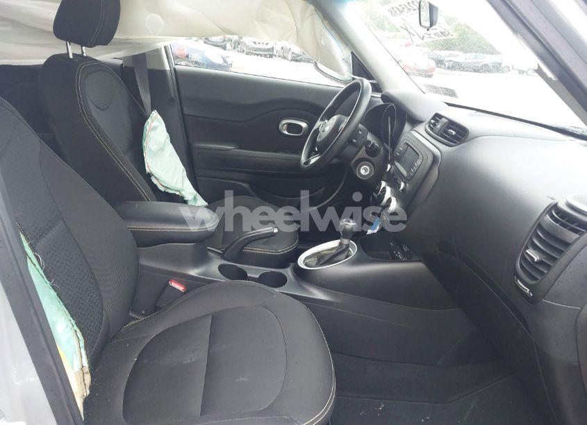 Photo 5 of 2015 Kia Soul + (VIN KNDJP3A50F7814113)
